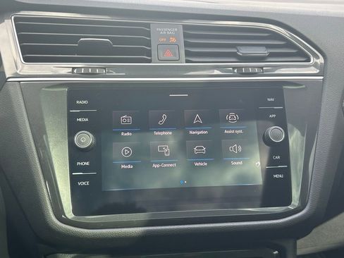 Used 2024 Volkswagen Tiguan SEL R-Line image 16