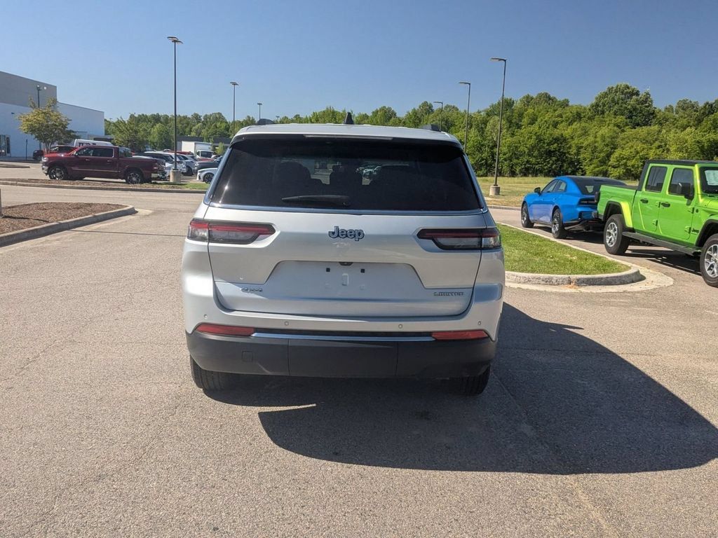 Used 2023 Jeep Grand Cherokee L Limited AWD/4WD image 4