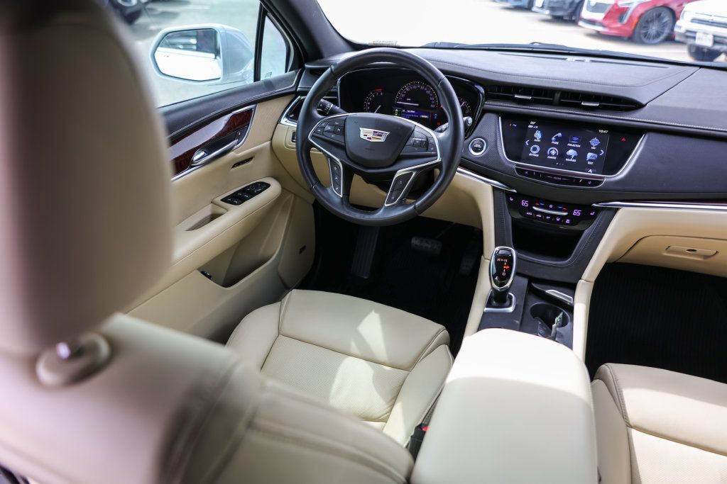 Used 2018 Cadillac XT5 Luxury w/ Driver Awareness Package FWD image 26