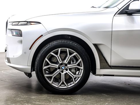 Used 2023 BMW X7 xDrive40i image 11