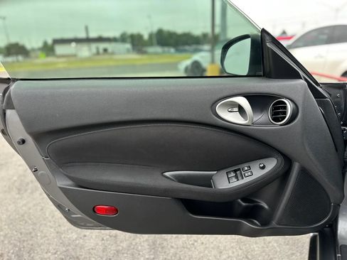 Used 2014 Nissan 370Z Coupe RWD image 16