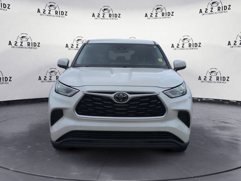 Used 2020 Toyota Highlander L FWD image 2