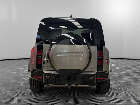 Used 2023 Land Rover Defender 110 X-Dynamic SE image 4