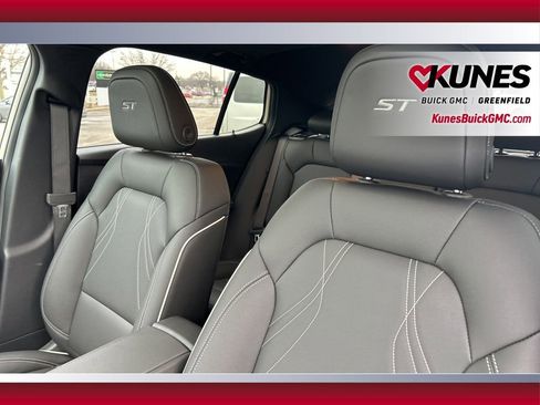 New 2026 Buick Envista Sport Touring w/ Studio Series image 17