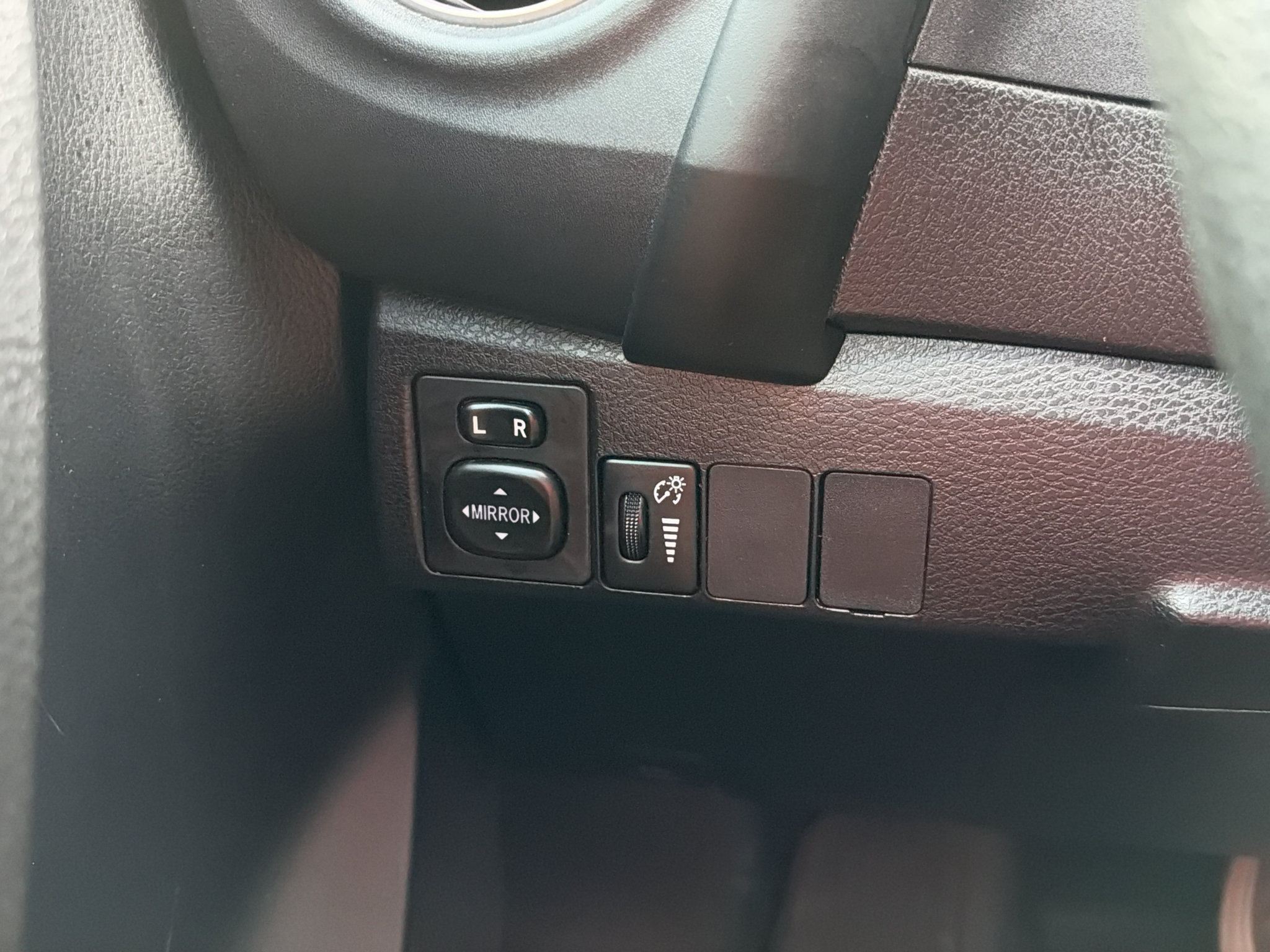 Used 2017 Toyota Corolla LE FWD image 24