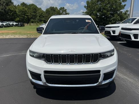 Used 2024 Jeep Grand Cherokee L Limited RWD image 2