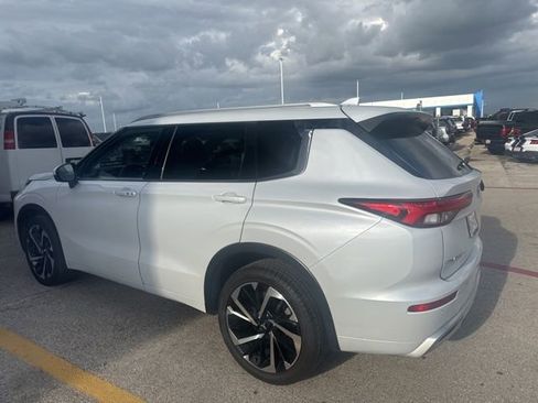 Used 2023 Mitsubishi Outlander SEL image 1