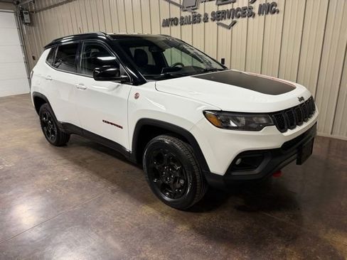 Used 2023 Jeep Compass Trailhawk image 6