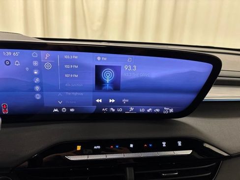 Used 2025 Buick Enclave Preferred FWD image 21