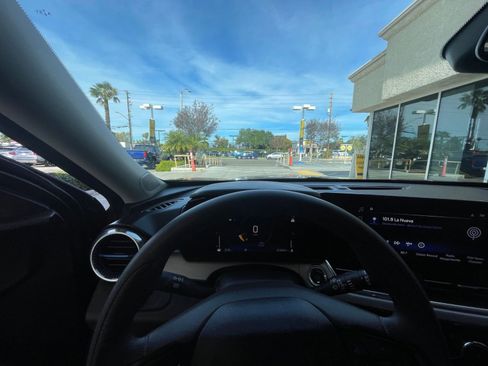 Used 2025 Chevrolet Trax LT image 33