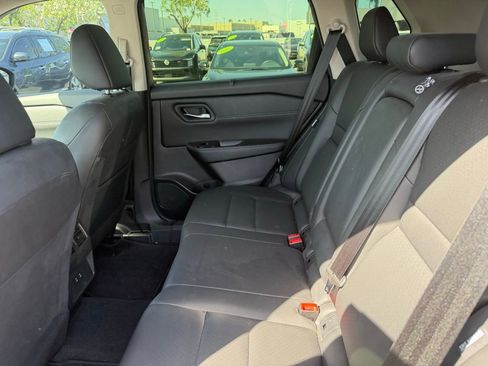 Used 2024 Nissan Rogue SV w/ SV Premium Package image 9