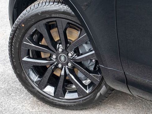 New 2026 Land Rover Discovery Limited Edition image 9