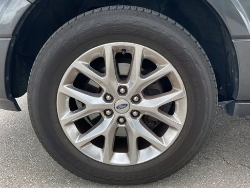 Used 2015 Ford Expedition Limited w/ Equipment Group 301A AWD/4WD image 17