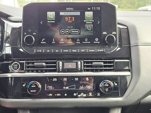 Used 2024 Nissan Pathfinder SL FWD image 22