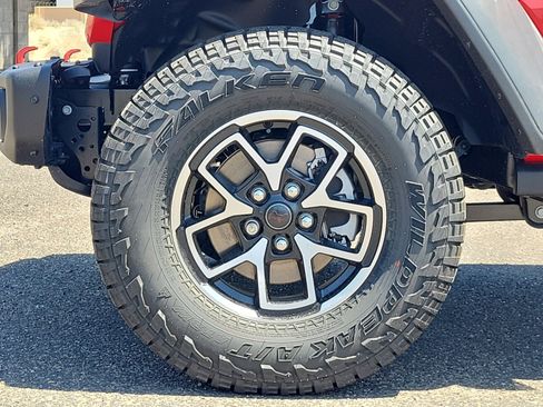 New 2025 Jeep Gladiator Rubicon w/ Convenience Group image 25