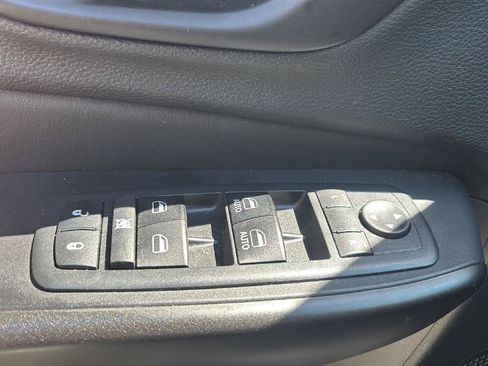 Used 2019 Jeep Cherokee Trailhawk w/ Cold Weather Group AWD/4WD image 11