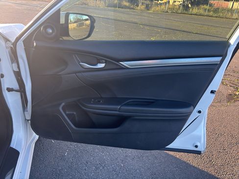 Used 2018 Honda Civic Touring image 17