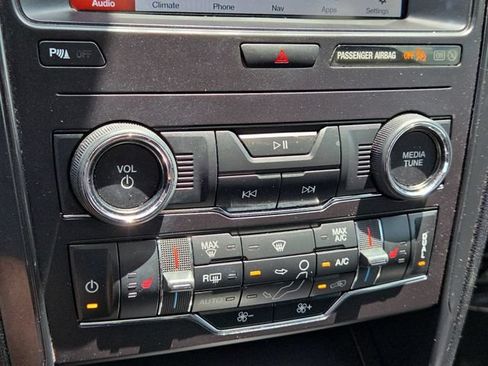 Used 2019 Ford Explorer XLT w/ Equipment Group 202A FWD image 45