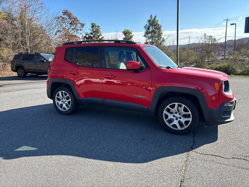 Used 2015 Jeep Renegade Latitude image 6