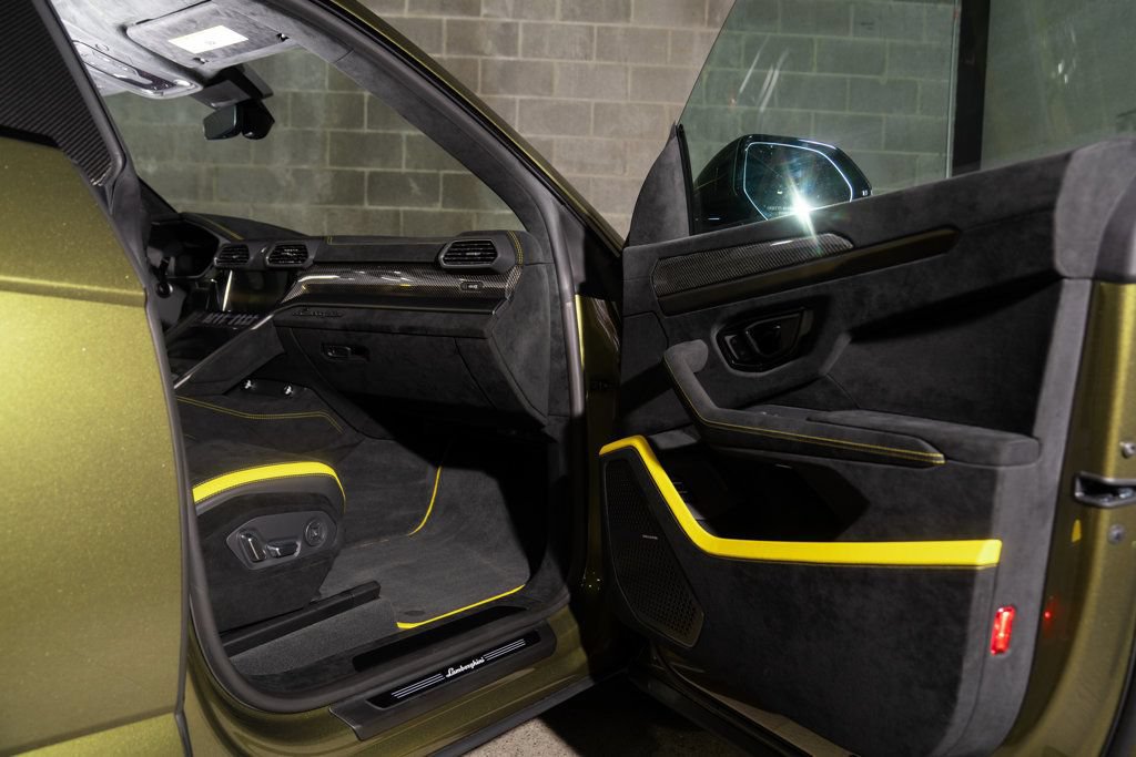 Used 2024 Lamborghini Urus Performante AWD/4WD image 36