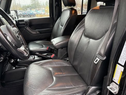 Used 2018 Jeep Wrangler Unlimited Sahara image 13