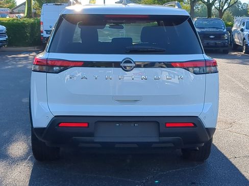 Used 2025 Nissan Pathfinder SV FWD image 9