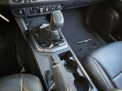 Certified 2019 Toyota Tacoma TRD Off-Road w/ TRD Premium Off Road Package image 14