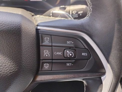 Used 2022 Jeep Grand Cherokee Limited image 21