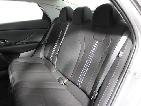 Used 2025 Hyundai Elantra Blue image 31