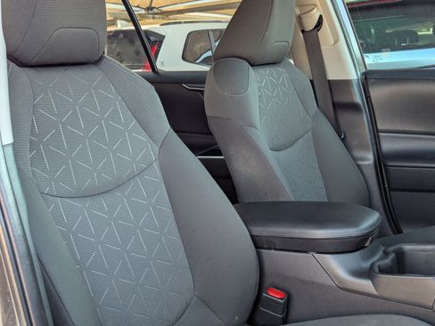 Used 2022 Toyota RAV4 XLE w/ Convenience Package image 30