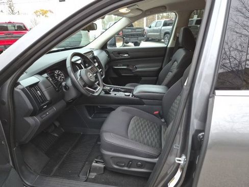 Used 2022 Nissan Pathfinder SV image 18