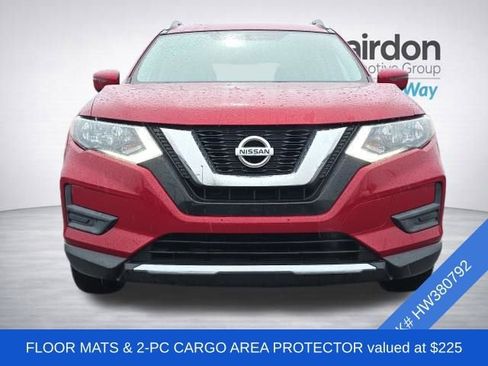 Used 2017 Nissan Rogue SV image 2