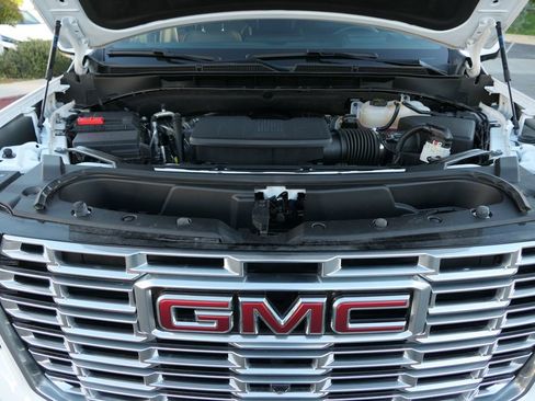 Used 2025 GMC Yukon Denali image 29