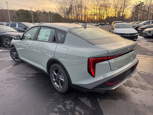 New 2025 Kia K4 LXS image 15