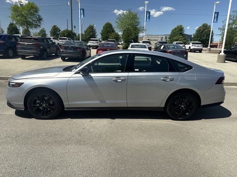 Used 2025 Honda Accord SE image 4