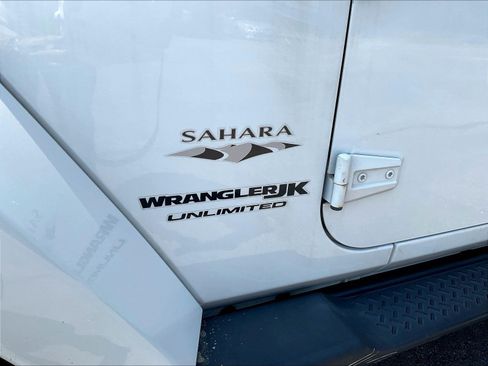 Used 2018 Jeep Wrangler Unlimited Sahara AWD/4WD image 21