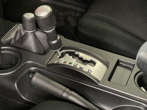 Used 2014 Toyota FJ Cruiser 4WD image 31