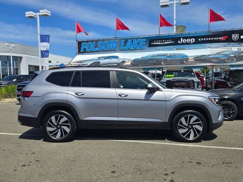 Used 2024 Volkswagen Atlas SE AWD/4WD image 7
