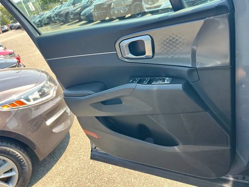 Certified 2025 Kia Sorento LX FWD image 19