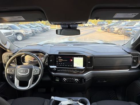 Used 2024 GMC Sierra 1500 SLE AWD/4WD image 18