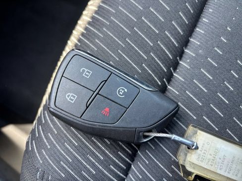 Used 2025 Chevrolet Equinox LT FWD image 24