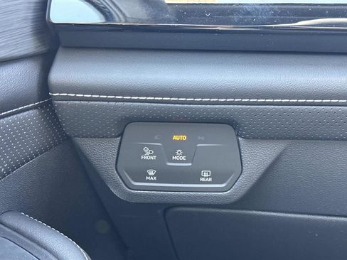 New 2026 Volkswagen Atlas Cross Sport SE image 26