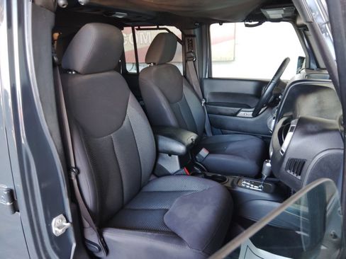 Used 2016 Jeep Wrangler Unlimited Sport AWD/4WD image 13