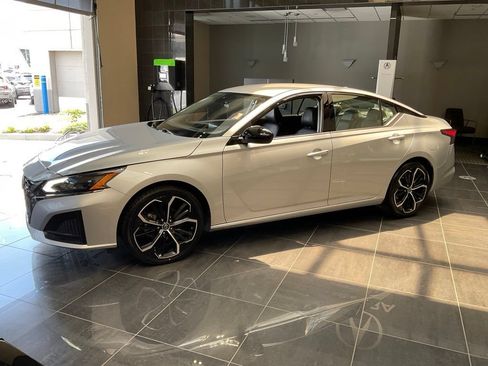 Used 2024 Nissan Altima 2.5 SR FWD image 4