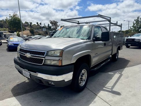 Used 2005 Chevrolet Silverado 2500 LS RWD image 3