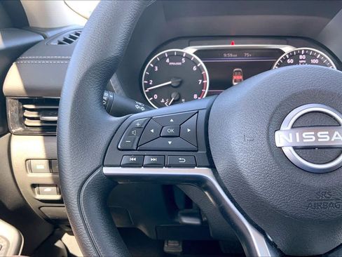 Used 2025 Nissan Sentra SV FWD image 22