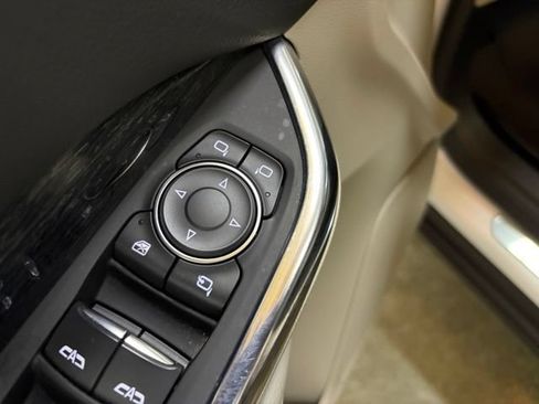 Used 2023 Cadillac XT4 Premium Luxury w/ Technology Package AWD/4WD image 39