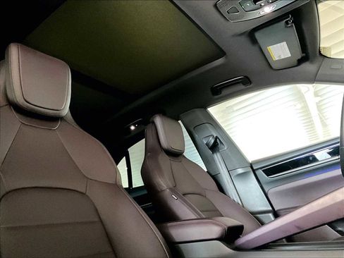 Used 2025 Porsche Macan Electric image 24