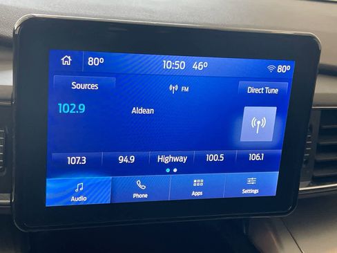 Used 2022 Ford Explorer XLT w/ Equipment Group 202A AWD/4WD image 16