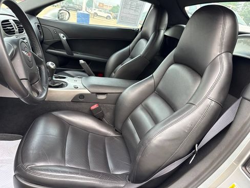 Used 2005 Chevrolet Corvette Convertible w/ Preferred Equipment Group RWD image 8